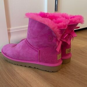 UGG Fuchsia Suede Pink Mini Bailey Bow II Women’s Boot Shearling Fur Shoe Size 7